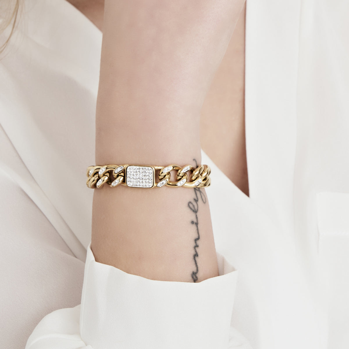 BRACCIALE TENNIS DONNA IN ACCIAIO IP GOLD CON CRISTALLI BIANCHI DA 4 MM BRACCIALE TENNIS DONNA IN ACCIAIO IP GOLD CON CRISTALLI BIANCHI DA 4 MM