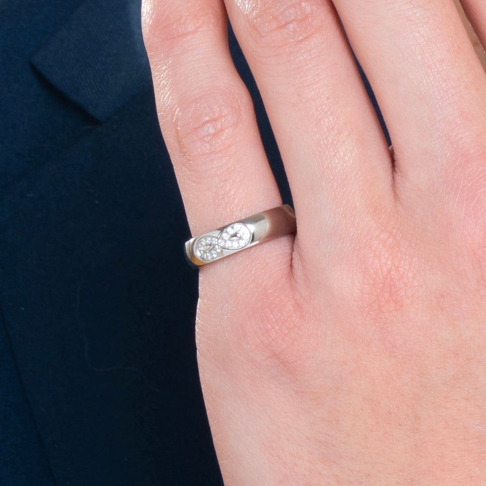 Taffstyle Anello in acciaio inox lucidato con cristalli, per uomo o donna Taffstyle Anello in acciaio inox lucidato con cristalli, per uomo o donna