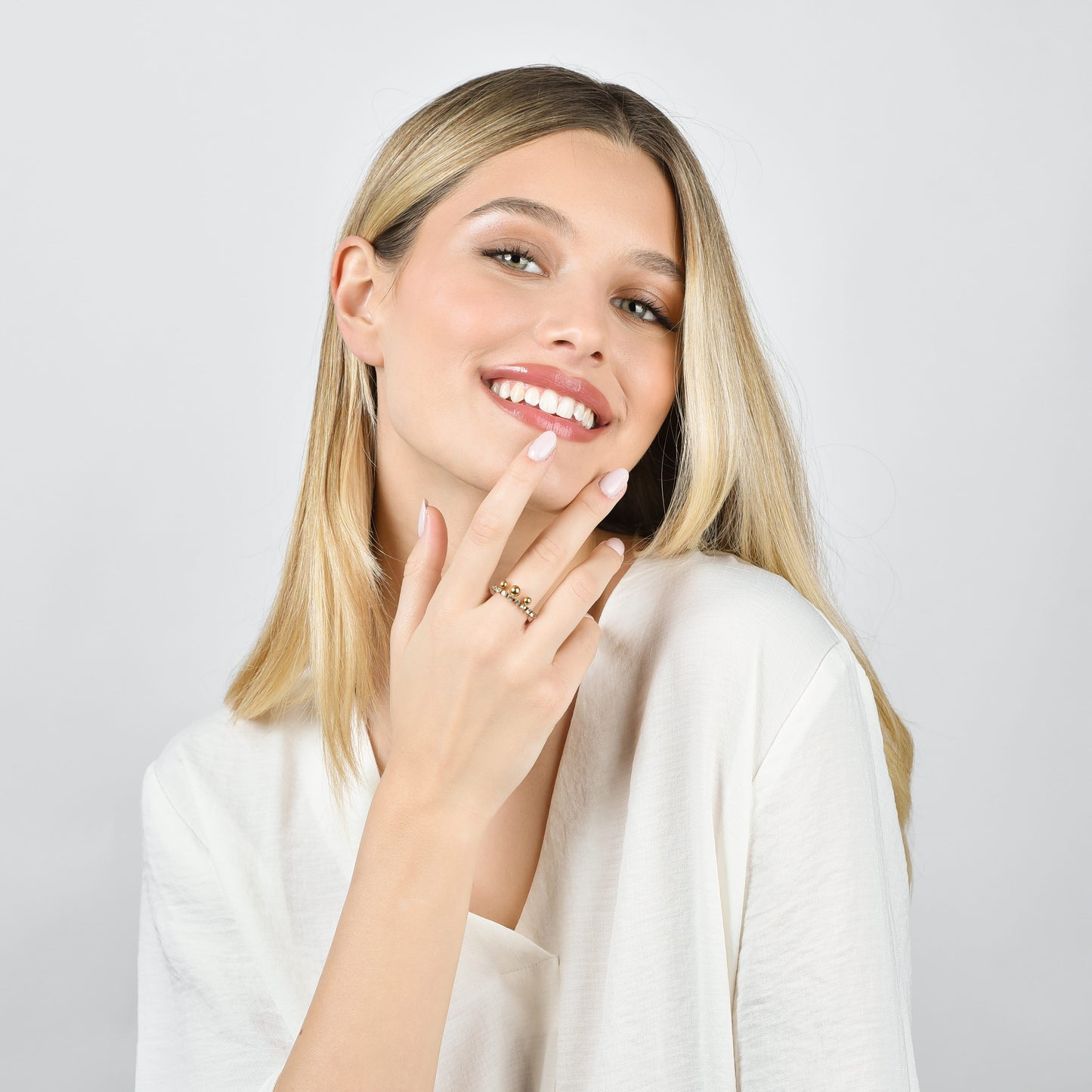 ANELLO DONNA IN ACCIAIO IP GOLD CON CRISTALLI BIANCHI E SFERE