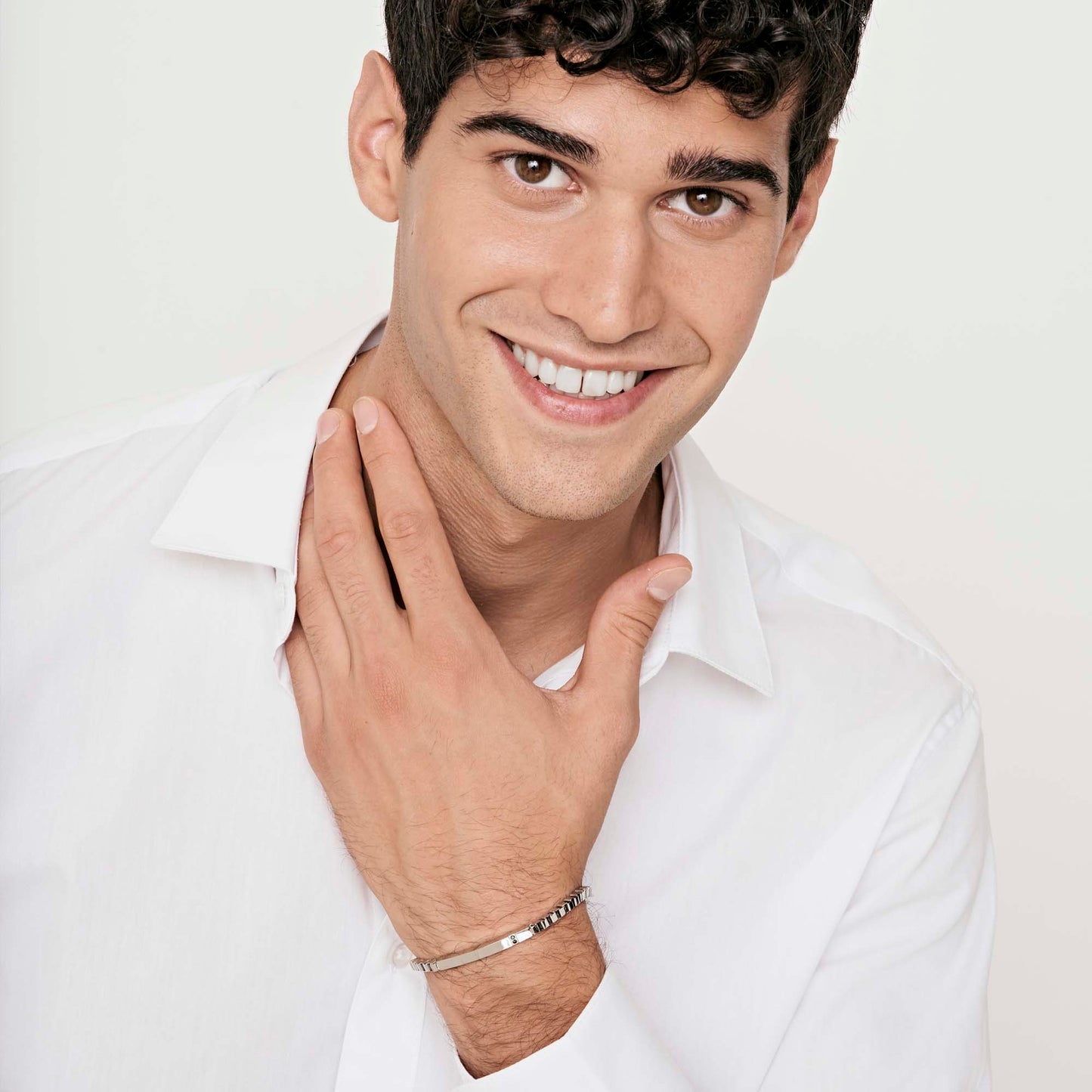 BRACCIALE UOMO IN ACCIAIO CON PIASTRA E CRISTALLI NERI