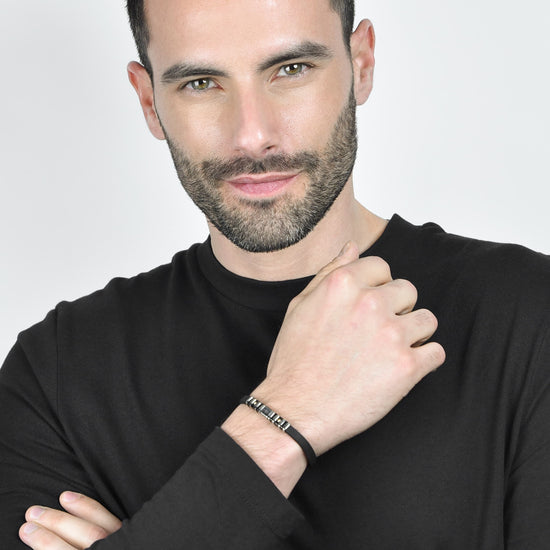 BRACCIALE UOMO SILICONE NERO CON ELEMENTI IN ACCIAIO E IP NERO E ROSA DEI VENTI
