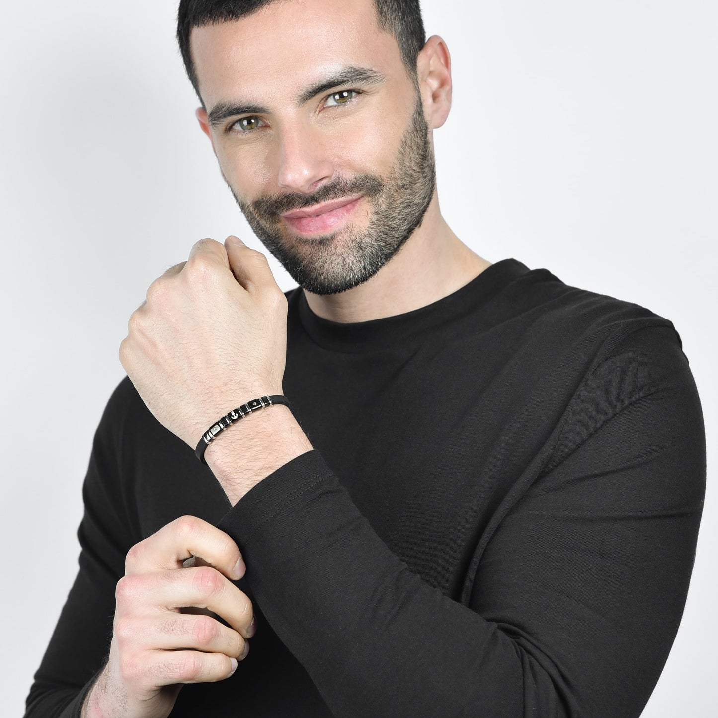 BRACCIALE UOMO SILICONE NERO CON ELEMENTI IN ACCIAIO, IP NERO E GOLD CON ANCORA