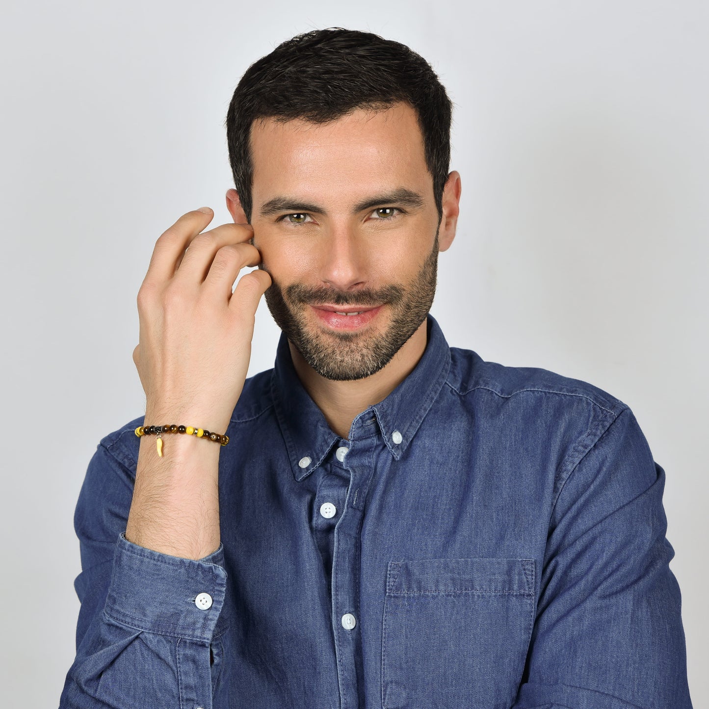 BRACCIALE ELASTICO CON OSSIDIANA NERA, OCCHIO DI TIGRE ROSSO ED EMATIT – La Bottega del Sole BRACCIALE ELASTICO CON OSSIDIANA NERA, OCCHIO DI TIGRE ROSSO ED EMATIT – La Bottega del Sole