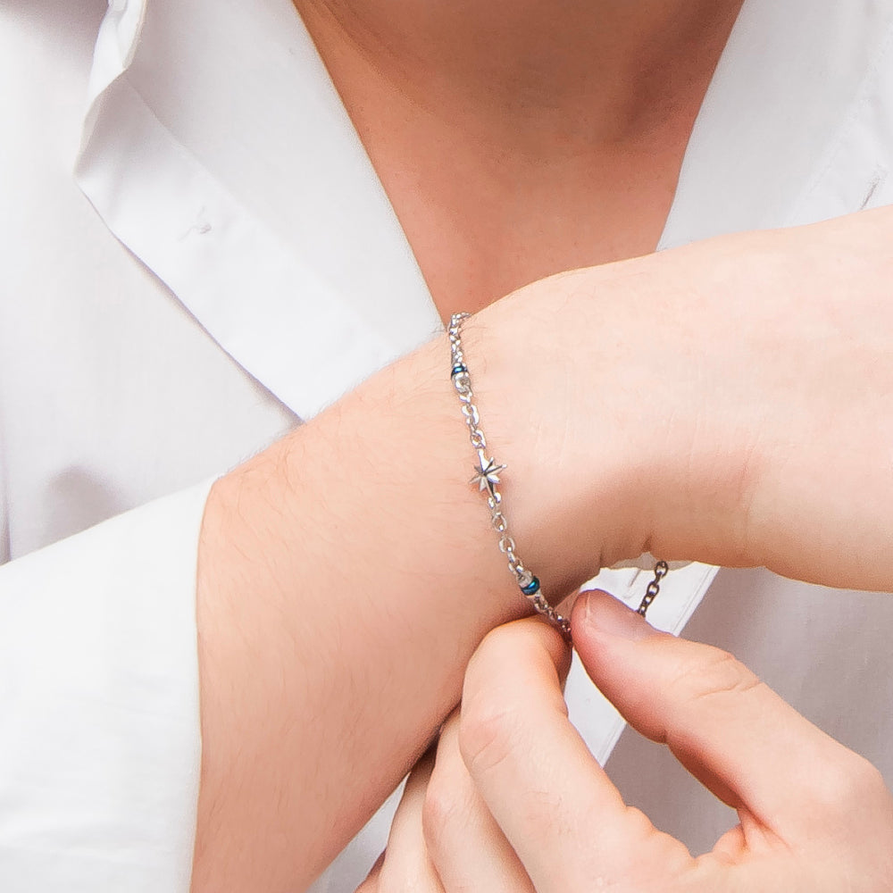 BRACCIALE UOMO IN ACCIAIO CON ROSA DEI VENTI ED ELEMENTI IN IP BLU