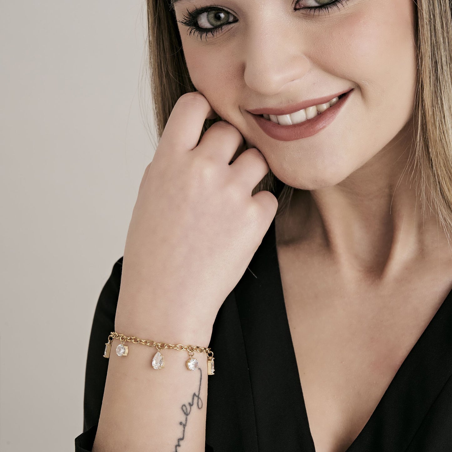 BRACCIALE DONNA IN ACCIAIO IP GOLD CON CRISTALLI BIANCHI
