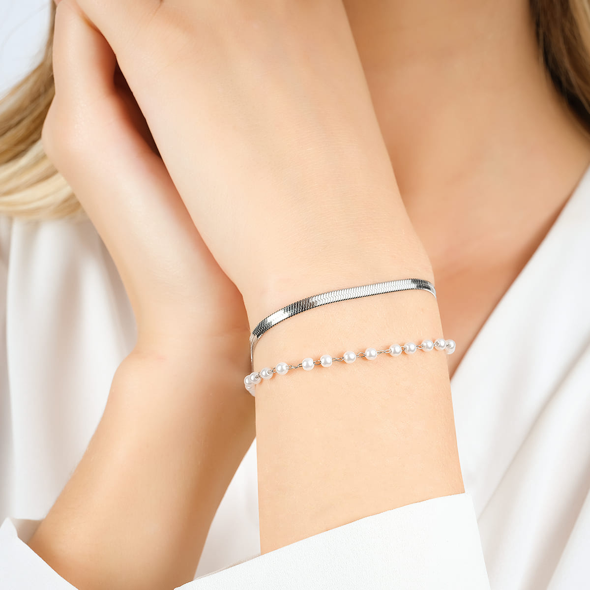 BRACCIALE DONNA IN ACCIAIO CON PERLE BIANCHE