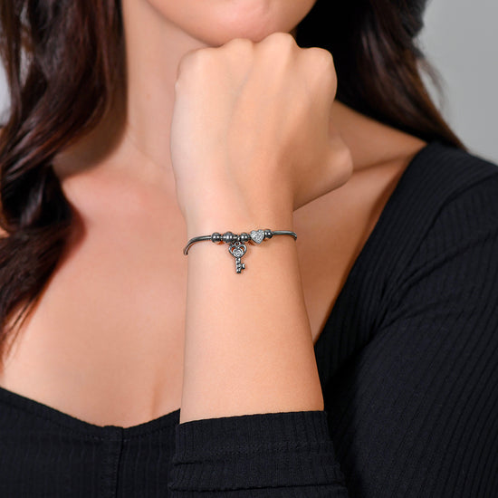 Bracciale in acciaio inox con pendente tondo angelo - Lamù Gioielli Bracciale in acciaio inox con pendente tondo angelo - Lamù Gioielli