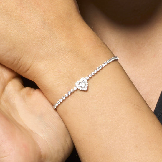 PANDORA Bracciale con Chiusura Cuore Infinito Pietre Luminose | Gold PANDORA Bracciale con Chiusura Cuore Infinito Pietre Luminose | Gold