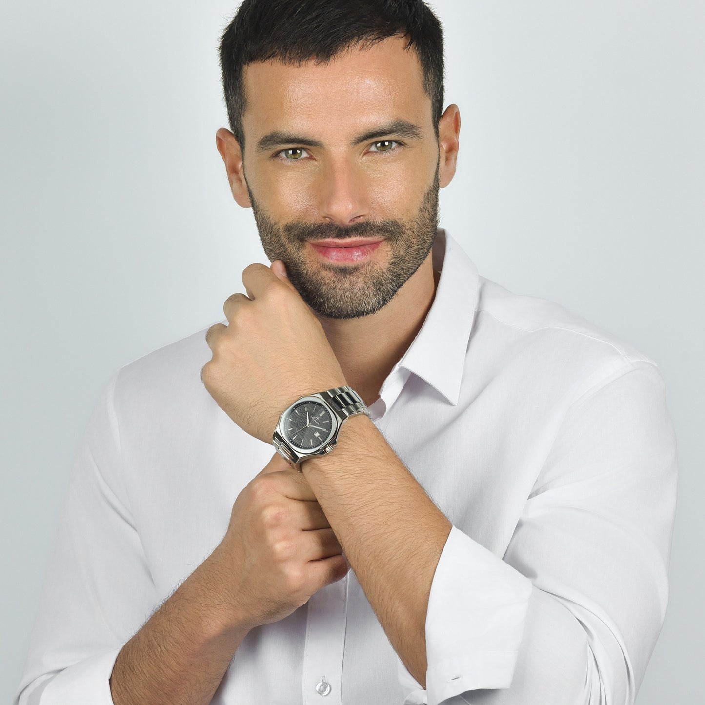 OROLOGIO UOMO IN ACCIAIO QUADRANTE NERO, DETTAGLI SILVER