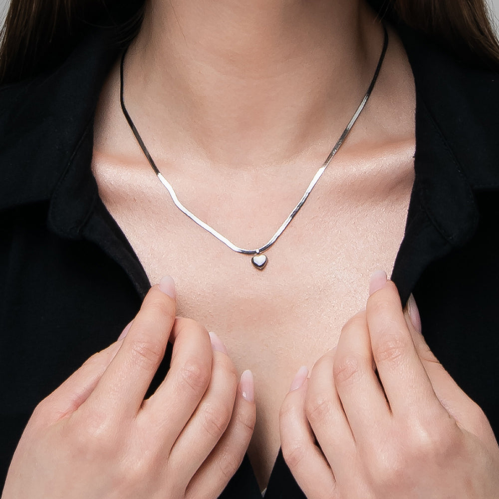 COLLAR DE ACERO PARA MUJER CON CORAZÓN