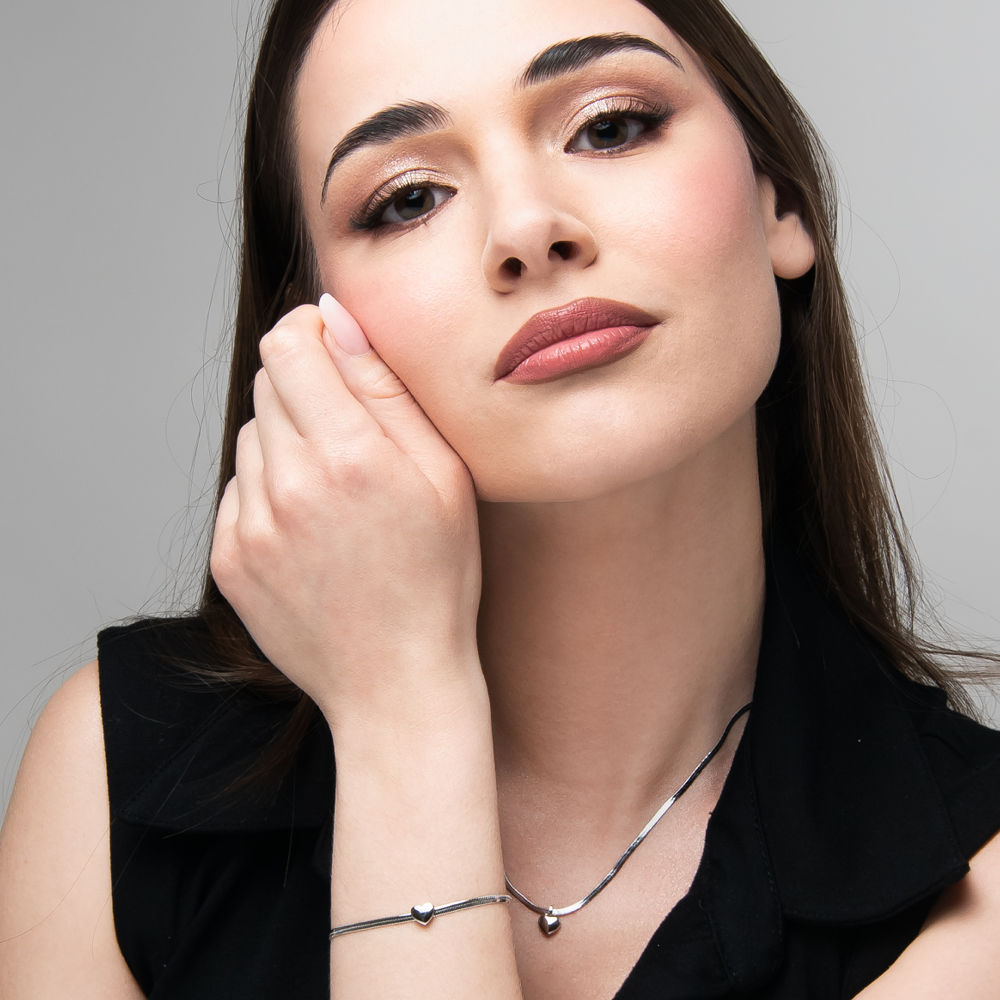 COLLAR DE ACERO PARA MUJER CON CORAZÓN