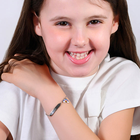 BRACCIALE BAMBINA IN ACCIAIO CON ARCOBALENO E PIASTRA