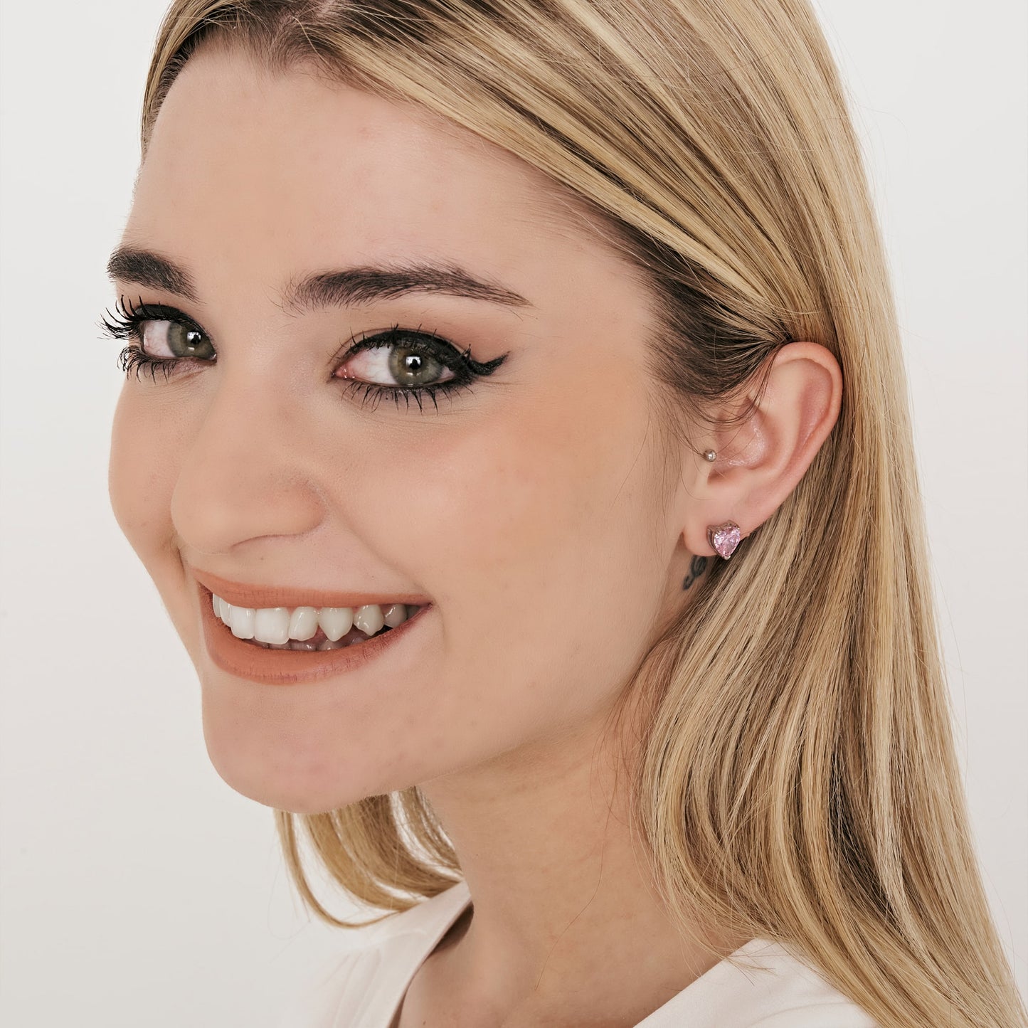 14K Placcato Oro Bianco Ovale Zircone Cubico Argento Massiccio 14K Placcato Oro Bianco Ovale Zircone Cubico Argento Massiccio