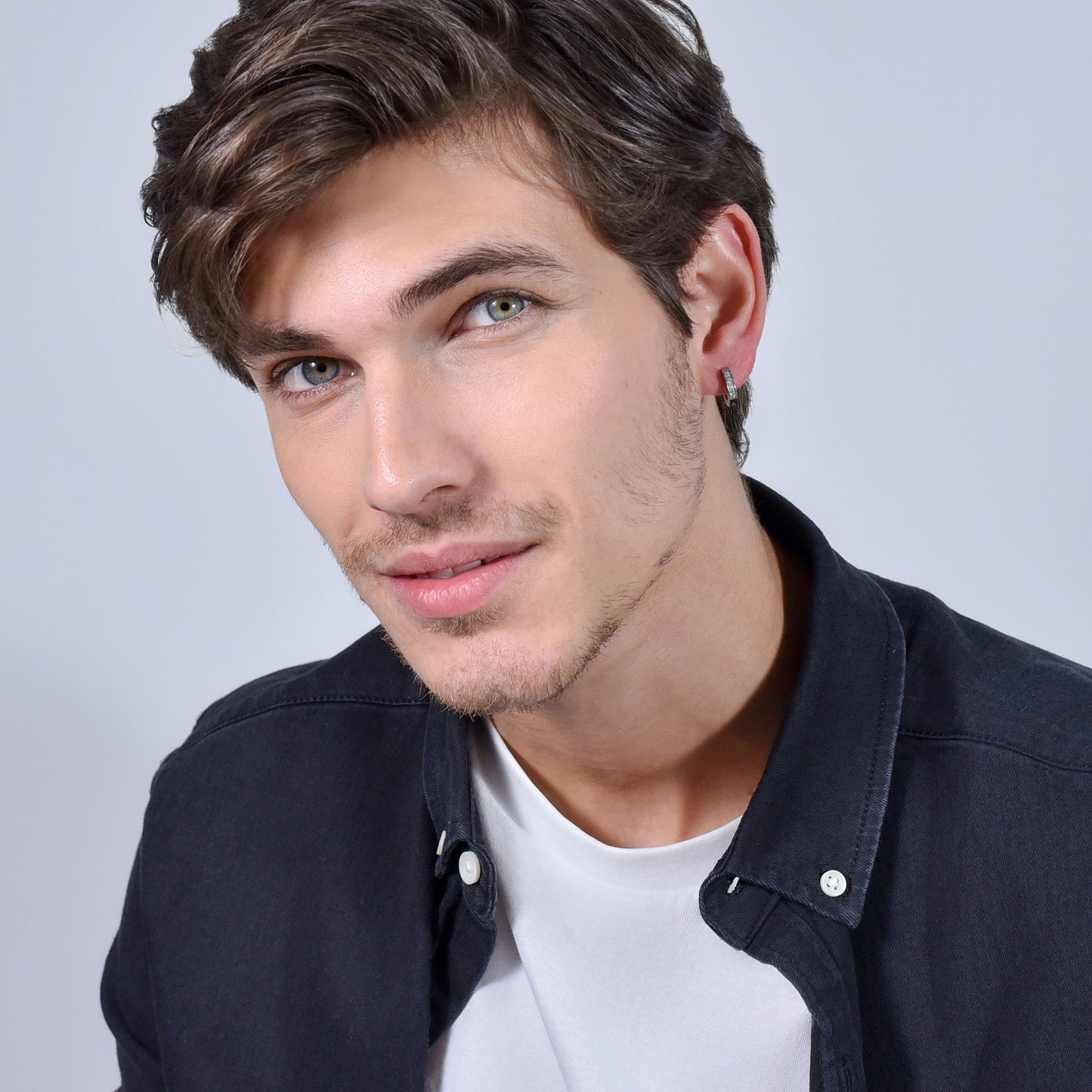 MONO ORECCHINO UOMO IN ACCIAIO CON CRISTALLI BIANCHI