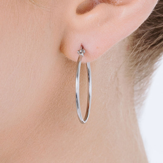 Orecchini in argento, cerchi lisci semplici da 2,5 mm di spessore (classica Orecchini in argento, cerchi lisci semplici da 2,5 mm di spessore (classica