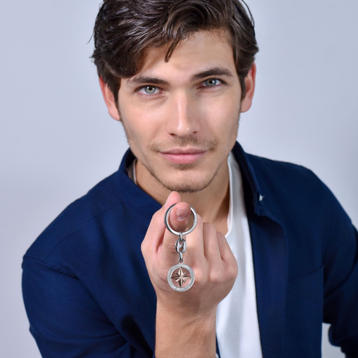 PORTACHIAVI UOMO IN ACCIAIO CON ROSA DEI VENTI IP ROSE